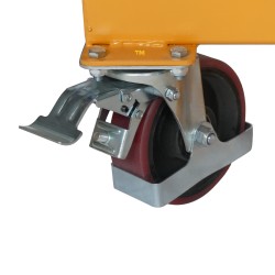 Zoom sur la roue directrice du Gerbeur manivelle 500 kg levée 1500 mm fourches ajustables