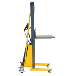 Vue de profil du Gerbeur poste de travail 1500mm 250kg - plateau mi-haut