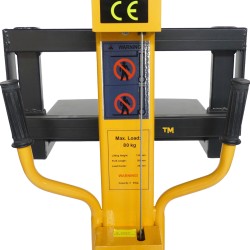 Zoom sur les poignées du Gerbeur poste de travail à manivelle 80 kg Levée 1100mm