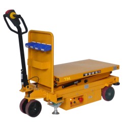 Vue de 3/4 arrière de la table élévatrice électrique double ciseaux 500kg - plateau bas