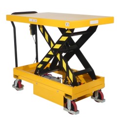 Vue de 3/4 avant de la table élévatrice semi-électrique mobile 500kg simple ciseaux position haute