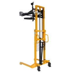Vue de 3/4 du Gerbeur basculeur de Fût encadrant 450kg levée 2100mm - position haute