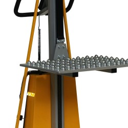 Gros plan 3/4 plateau avec billes pour gerbeur poste de travail