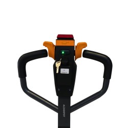 Zoom sur timon de Transpalette électrique 1500 kg fourches 1150 mm batterie lithium 30 Ah
