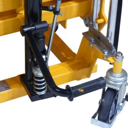 Zoom sur la partie basse avec roues du Mini gerbeur porte-bobine 400 kg