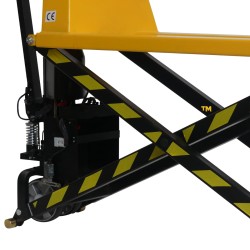 Vue des ciseaux du transpalette semi-électrique haute levée 1000 kg fourches 1500 mm