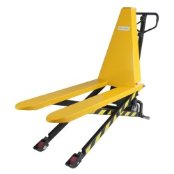Vue de 3/4 arrière du transpalette haute levée électrique écartement large monocylindre 1500kg Fourches 1160mm