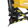 Vue des ciseaux du transpalette haute levée électrique écartement large monocylindre 1500kg Fourches 1160mm