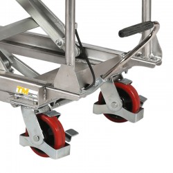 Zoom sur les roues de la table élévatrice inox 450Kg